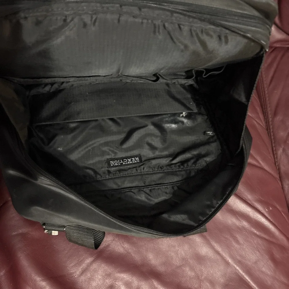 Kenneth Cole Reaction Black Duffel Overnight Travel Bag With Shoulder Strap Blk
